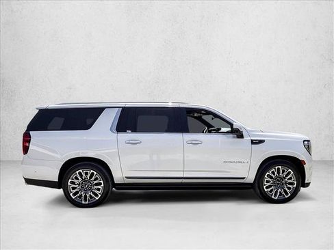 Used 2024 GMC Yukon XL Denali Ultimate AWD/4WD image 4