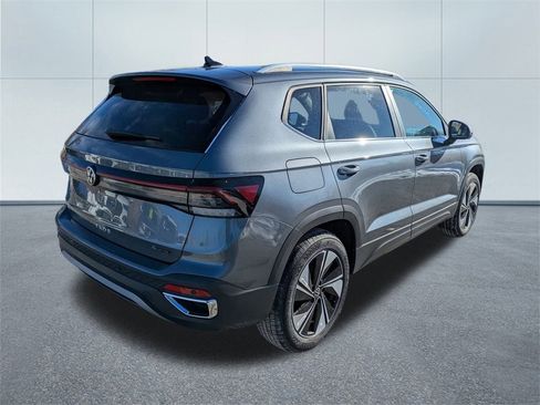 New 2026 Volkswagen Taos SE image 3