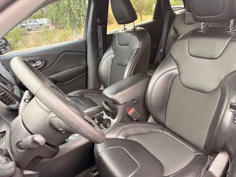 Used 2020 Jeep Cherokee Latitude Plus FWD image 21