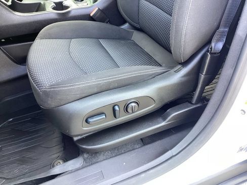 Used 2024 GMC Terrain SLE w/ Driver Convenience Package FWD image 31