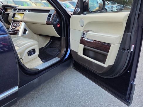 Used 2017 Land Rover Range Rover HSE image 47