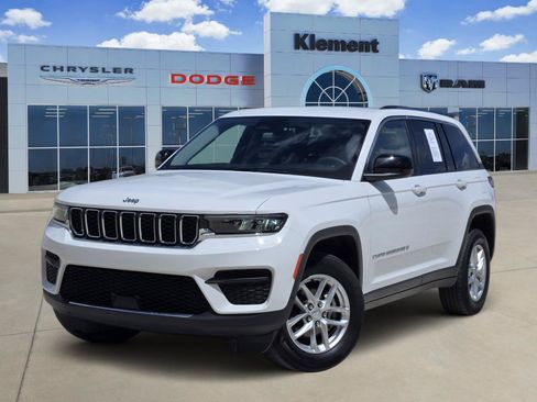 Certified 2023 Jeep Grand Cherokee Laredo w/ Luxury Tech Group I AWD/4WD image 1
