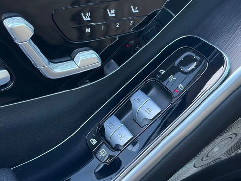 Used 2022 Mercedes-Benz S 500 4MATIC w/ AMG Line Package image 19