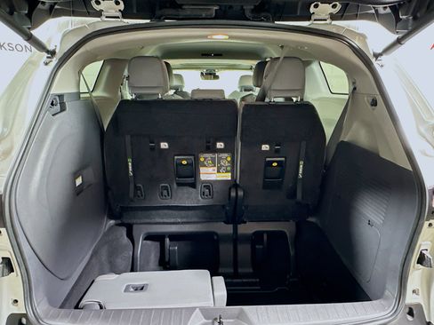 Used 2023 Toyota Sienna XLE image 31