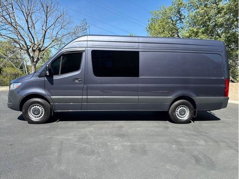 Used 2024 Mercedes-Benz Sprinter 2500 image 2
