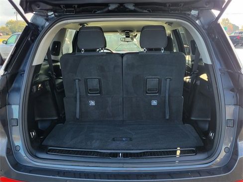 Used 2023 Jeep Grand Cherokee L Laredo image 10