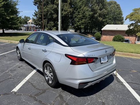 Used 2019 Nissan Altima 2.5 S FWD image 7