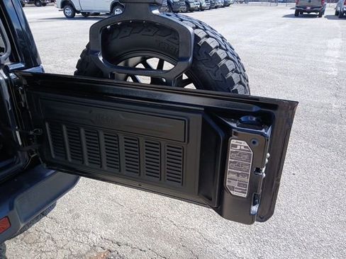 Used 2018 Jeep Wrangler Unlimited Rubicon image 17