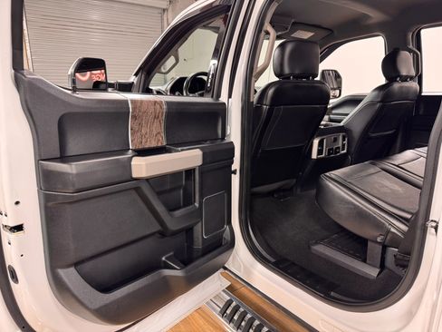 Used 2019 Ford F250 Lariat w/ Lariat Value Package image 16