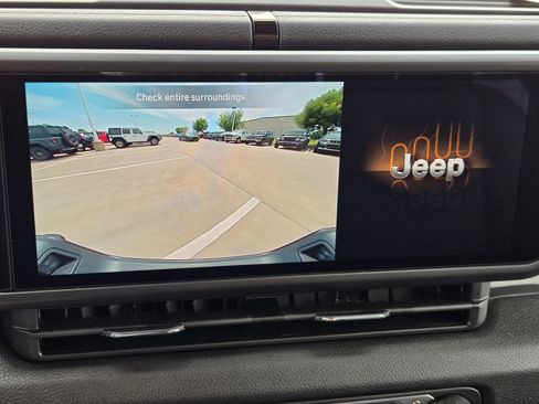 New 2025 Jeep Gladiator Sport image 14