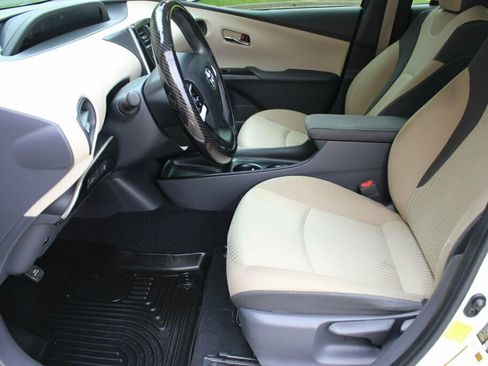 Used 2016 Toyota Prius Two FWD image 11