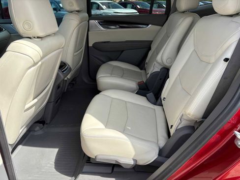 Used 2024 Cadillac XT6 Premium Luxury w/ Technology Package FWD image 11