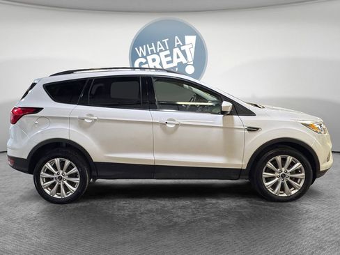 Used 2019 Ford Escape SEL image 2