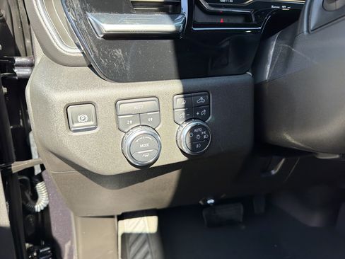Used 2025 GMC Sierra 1500 SLT AWD/4WD image 18