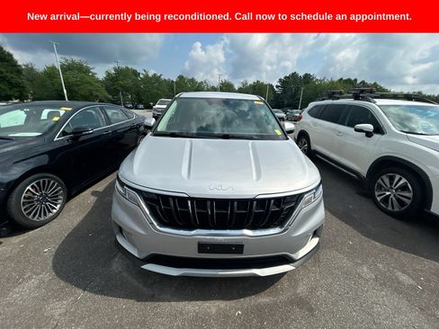 Used 2022 Kia Carnival LX FWD image 16