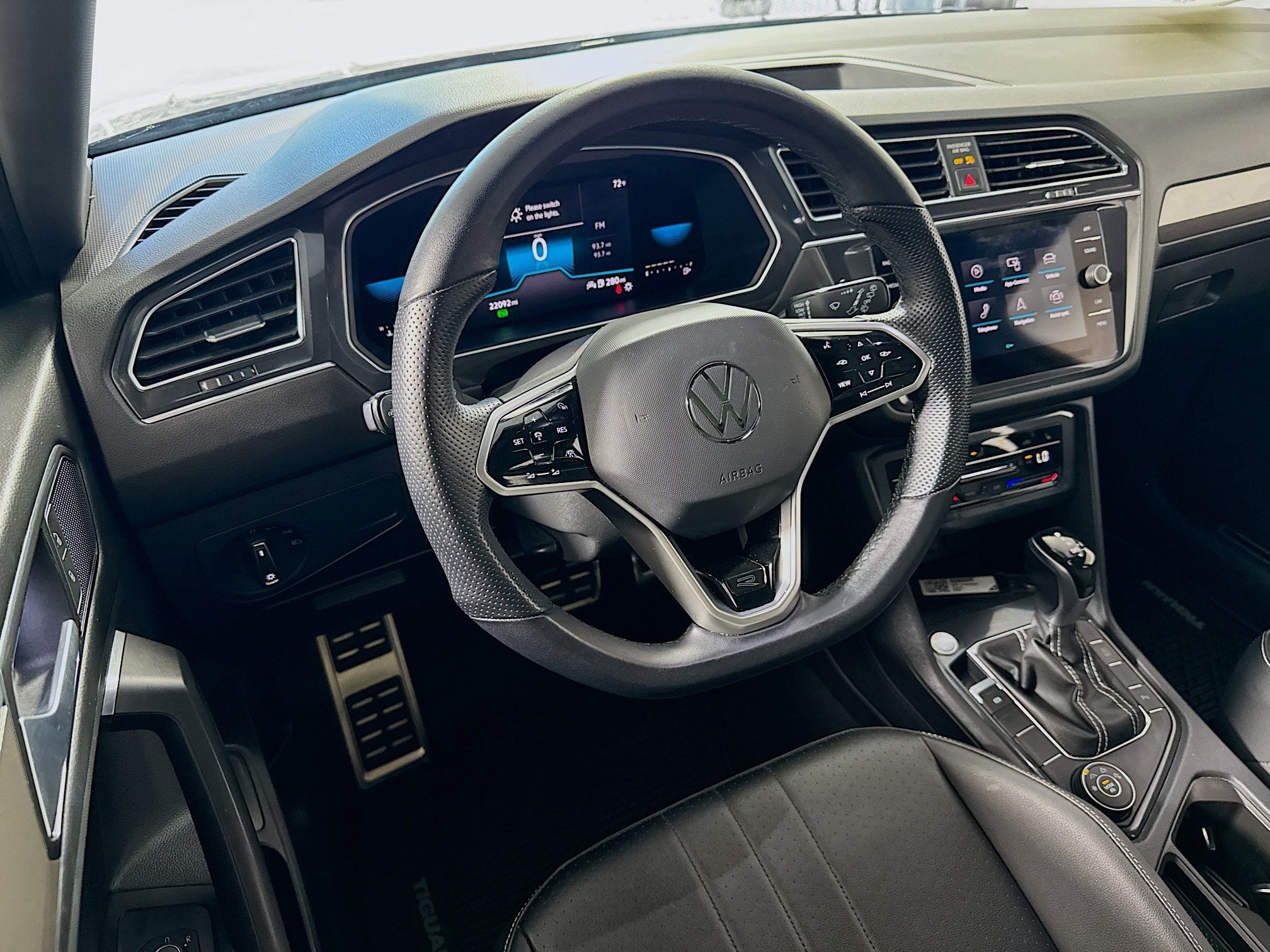 Used 2022 Volkswagen Tiguan SE R-Line AWD/4WD image 22