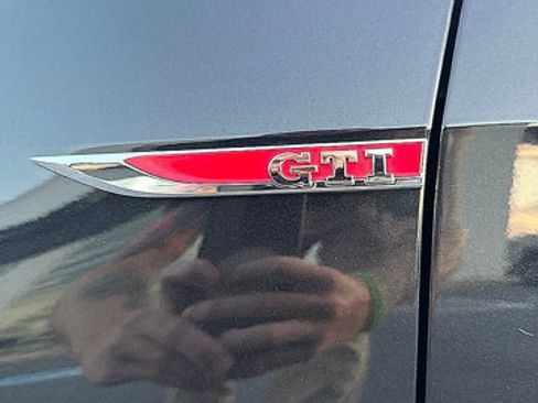 Used 2019 Volkswagen GTI SE FWD image 9
