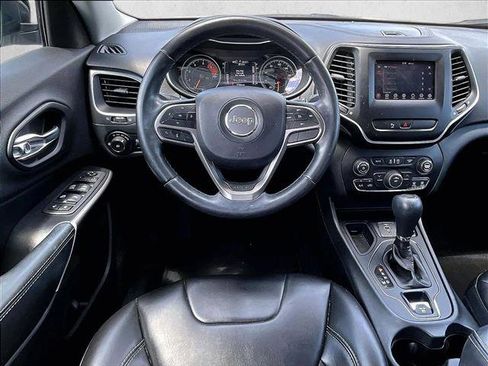 Used 2019 Jeep Cherokee Latitude Plus FWD image 7
