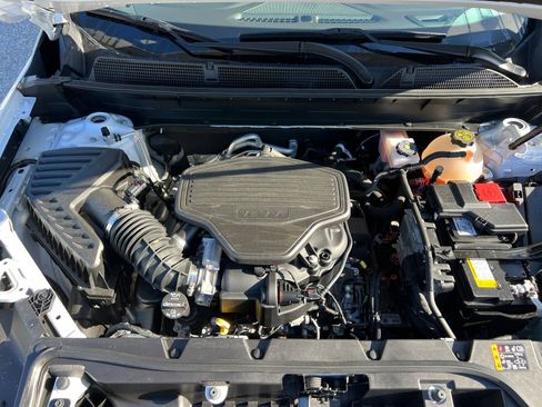 Used 2023 GMC Acadia SLT image 16