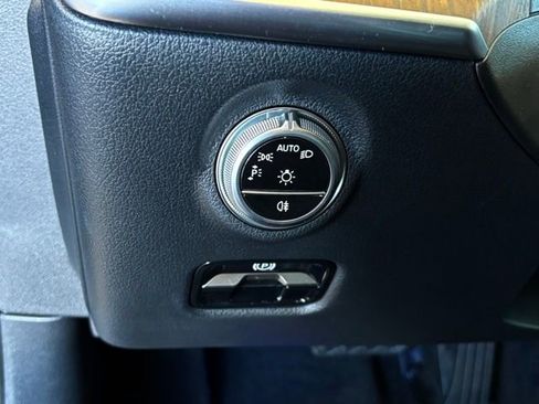 Used 2025 Mercedes-Benz C 300 Sedan image 16