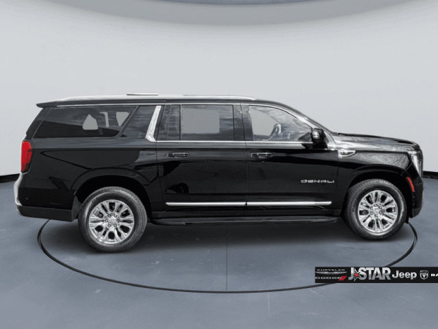 Used 2025 GMC Yukon XL Denali AWD/4WD image 4