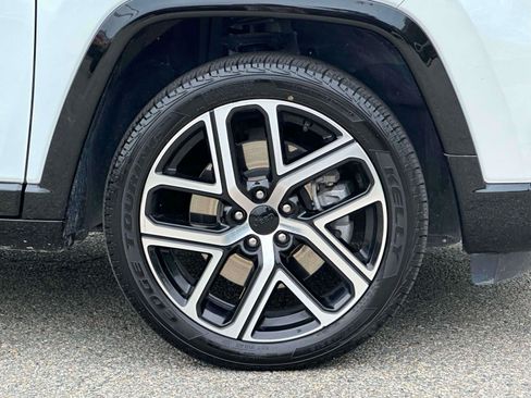 Used 2025 Jeep Compass Limited w/ Elite Group AWD/4WD image 7