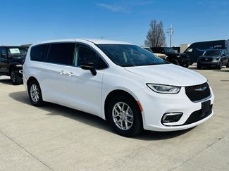 Used 2024 Chrysler Pacifica Touring-L video 2