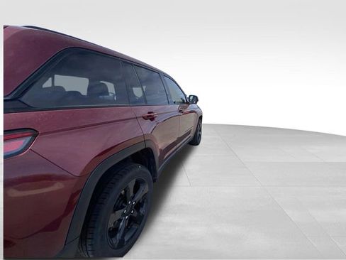 Used 2023 Jeep Grand Cherokee Altitude image 14