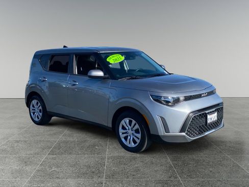Used 2025 Kia Soul LX image 7