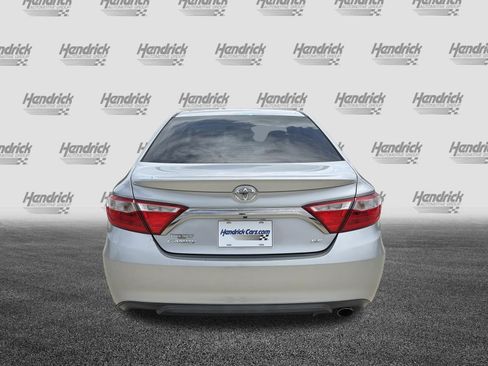 Used 2015 Toyota Camry SE FWD image 9