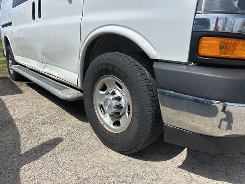 Used 2018 Chevrolet Express 2500 w/ Driver Convenience Package image 3