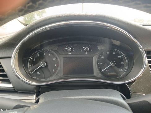 Used 2022 Buick Encore Preferred AWD/4WD image 18