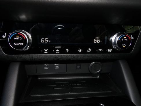 New 2025 Mitsubishi Outlander SE image 24