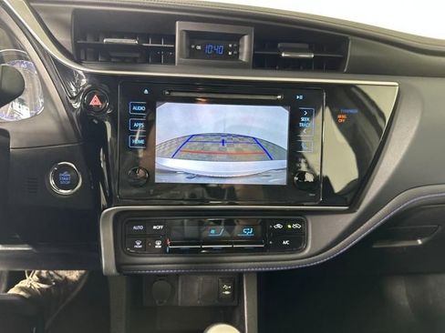 Used 2018 Toyota Corolla SE w/ SE Premium Package image 22