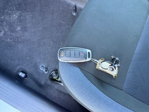 Used 2025 Nissan Versa SV image 21