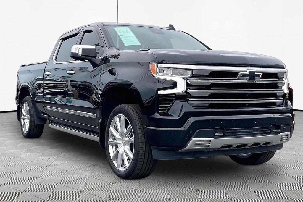 Used 2023 Chevrolet Silverado 1500 High Country w/ High Country Premium Package AWD/4WD image 3