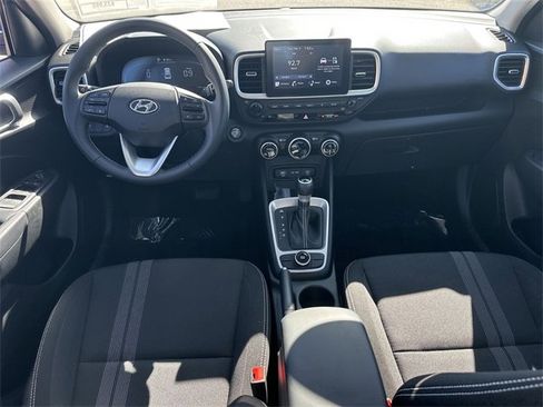 Certified 2025 Hyundai Venue SEL image 17