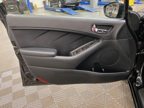 Used 2017 Kia Forte S image 20