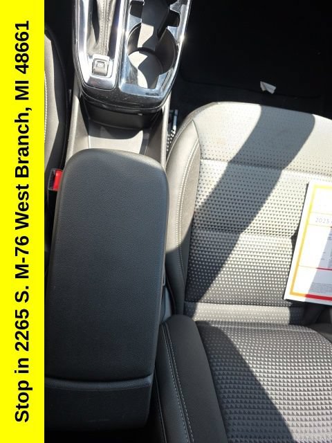 Used 2025 Chevrolet Trax LT FWD image 26