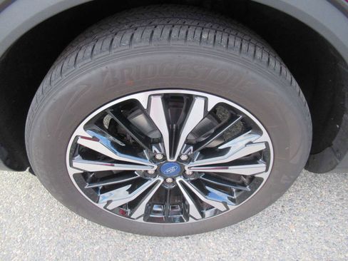 Used 2022 Ford Escape SE w/ SE Sport Appearance Package AWD/4WD image 10