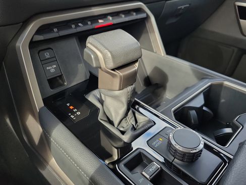 Used 2024 Toyota Tundra Limited image 21