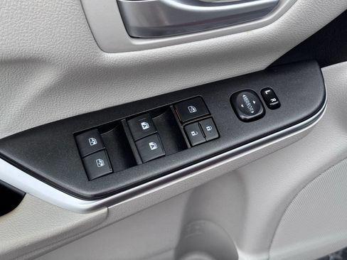 Used 2017 Toyota Camry SE image 16