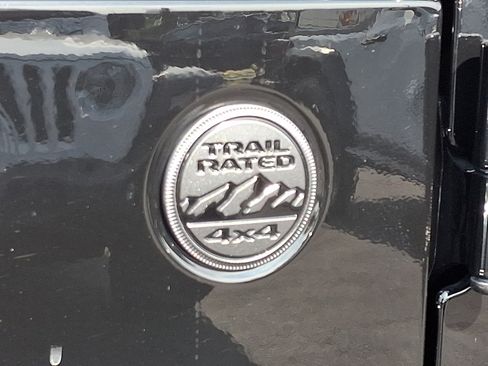 Certified 2022 Jeep Wrangler Unlimited Sahara AWD/4WD image 30