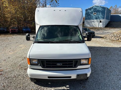 Used 2003 Ford E-350 and Econoline 350 Super Duty image 11