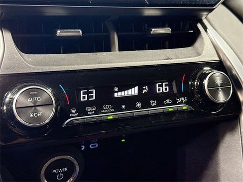 Used 2023 Toyota Venza LE image 18