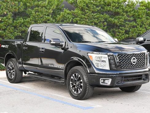 Used 2019 Nissan Titan PRO-4X image 3