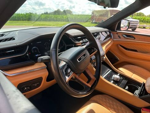 Used 2023 Jeep Grand Cherokee L Summit AWD/4WD image 3