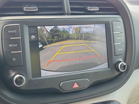 Used 2025 Kia Soul LX w/ LX Technology Package FWD image 20