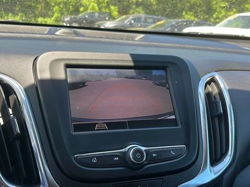 Used 2022 Chevrolet Equinox LT AWD/4WD image 16