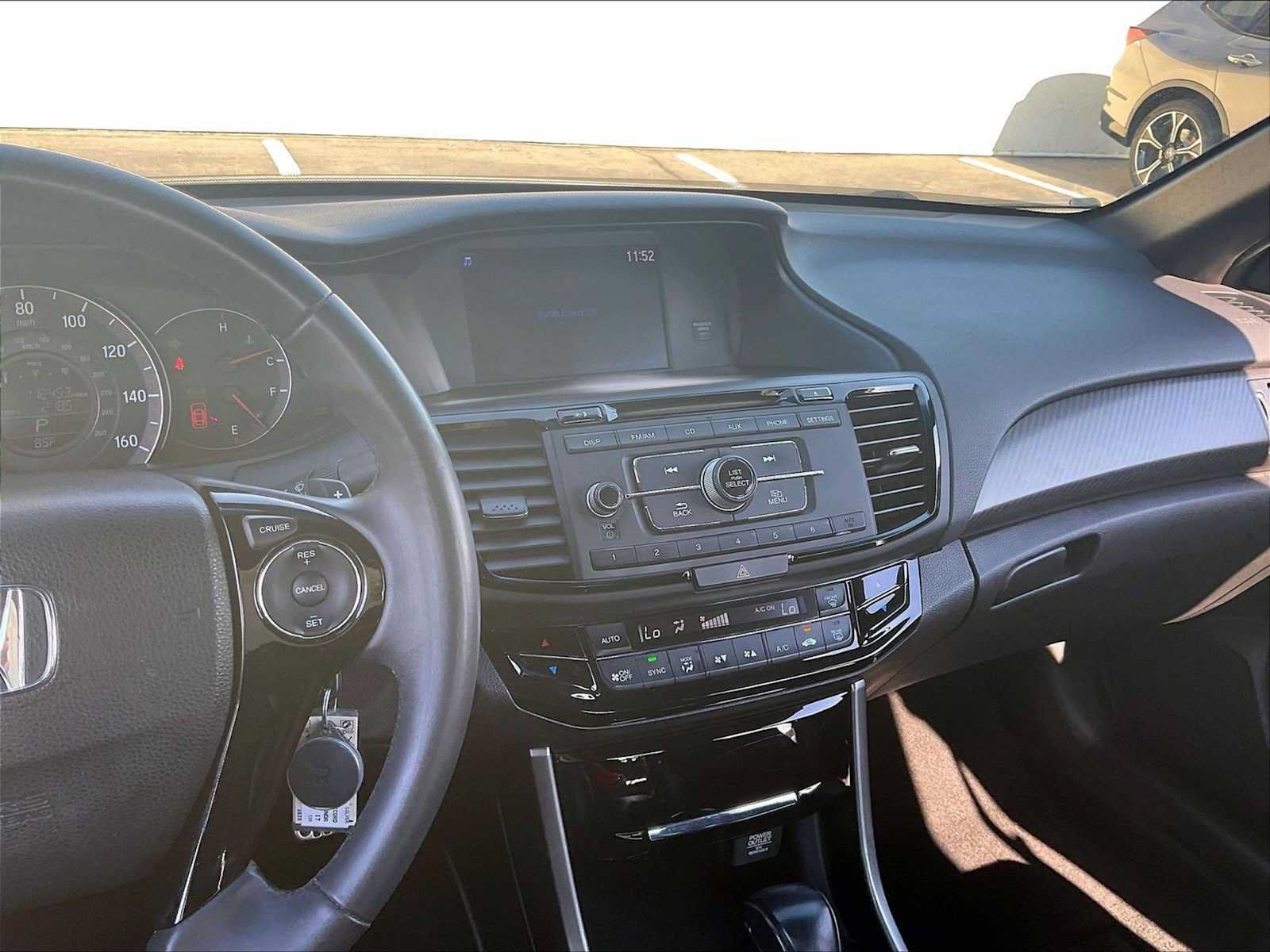 Used 2017 Honda Accord Sport image 9